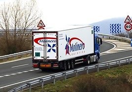 Camiones circulando por la carretera, en imagen de archivo.