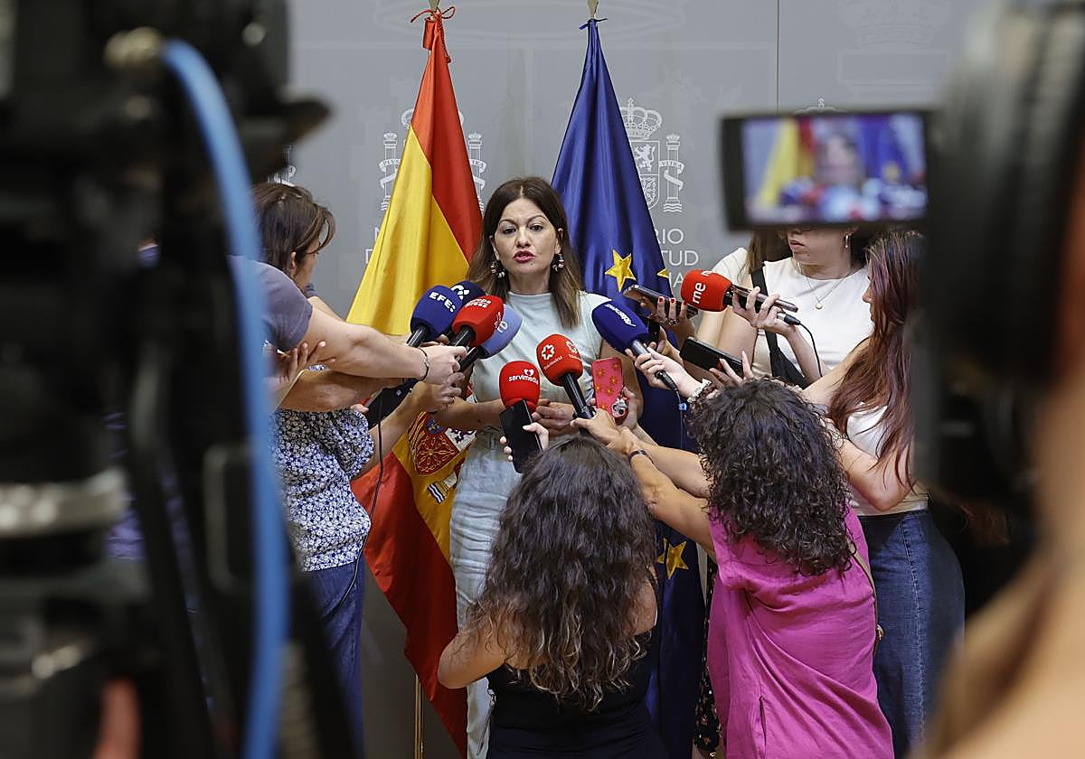 Sira Rego informa sobre la aprobación del protocolo para la reubicación de menores migrantes.