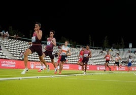 Mariano García liderando la carrera del pasado sábado en la pista de Vallehermoso (Madrid).