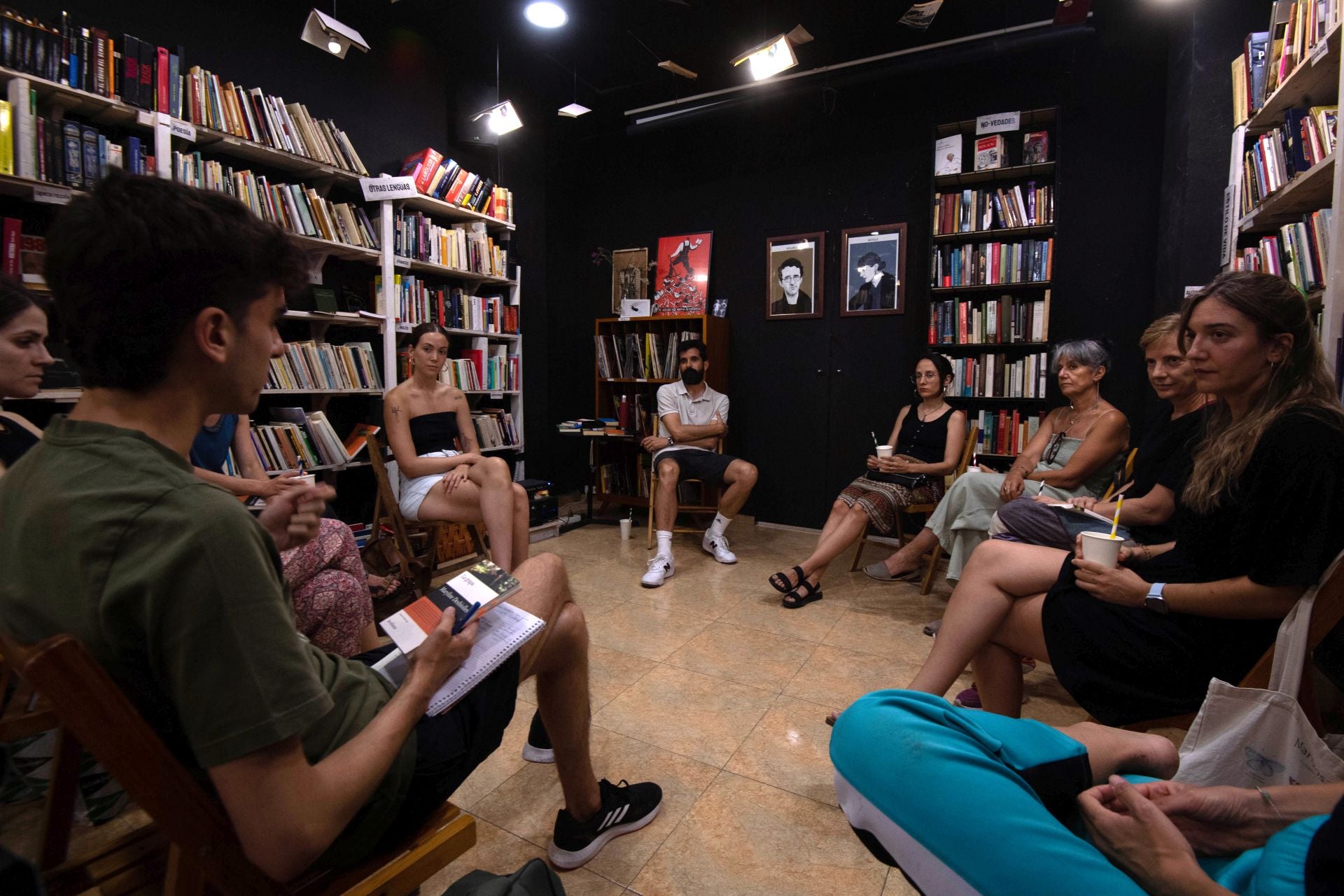En imágenes, el club de lectura bailado de Libros Traperos y LASALA