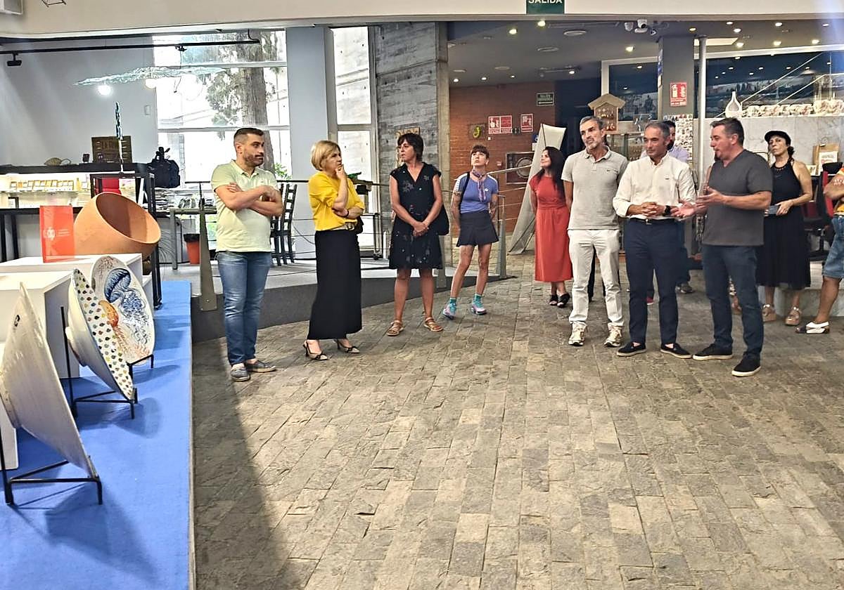 El director general de Artesanía se reúne con los candidatos a los Premios Nacionales de Artesanía 2025 propuestos por la Región.