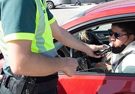 Una campaña de control de presencia de alcohol y drogas en conductores de la Región de Murcia, en una imagen de archivo.