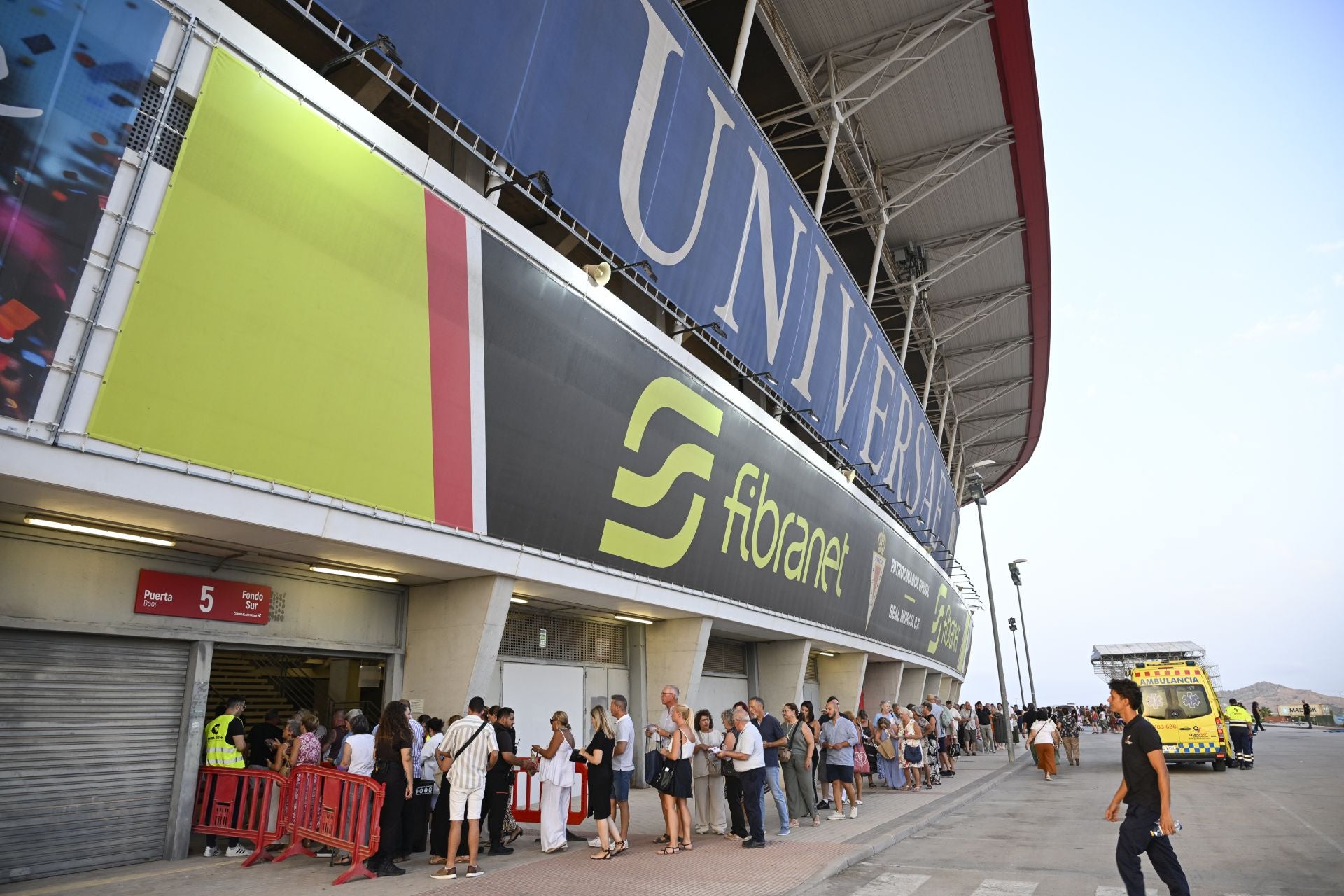 Las imágenes de los asistentes al concierto de Il Divo, suspendido por enfermedad