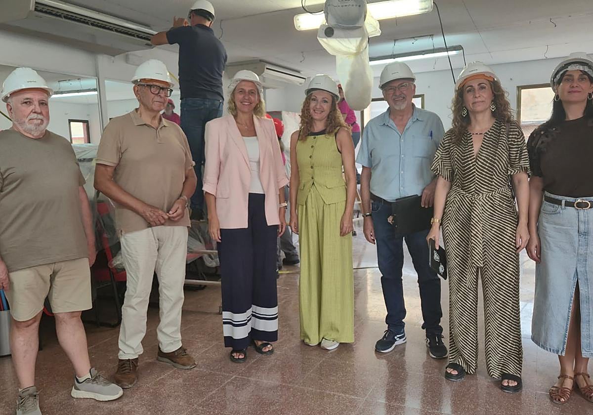La concejala Mercedes Bernabé visita las obras de rehabilitación.