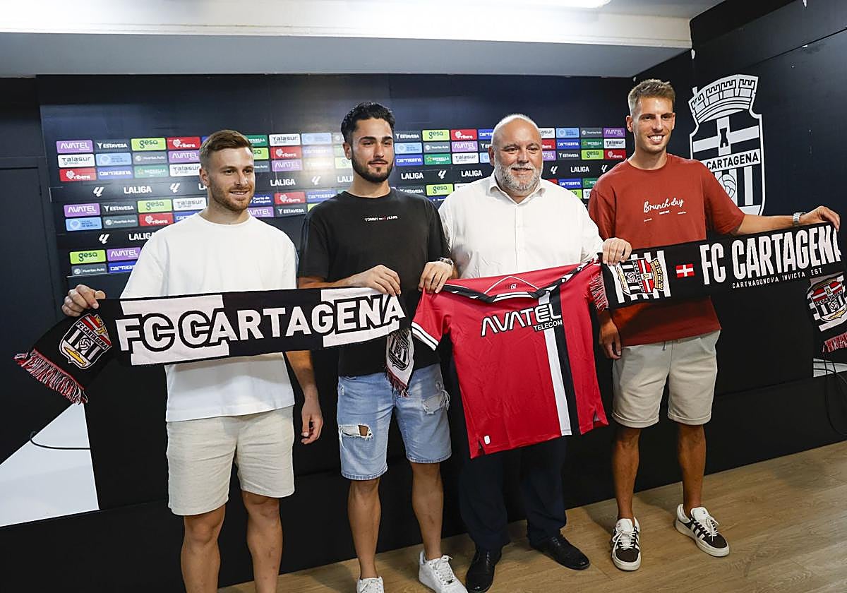 Un momento de la presentación de Iván Martínez, Dani Perejón y Carlos Calderón.