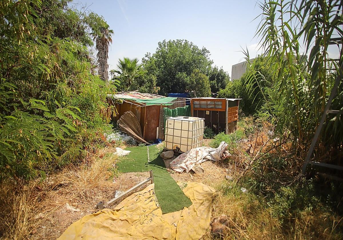 Una de las chabolas existentes en el asentamiento, ayer.