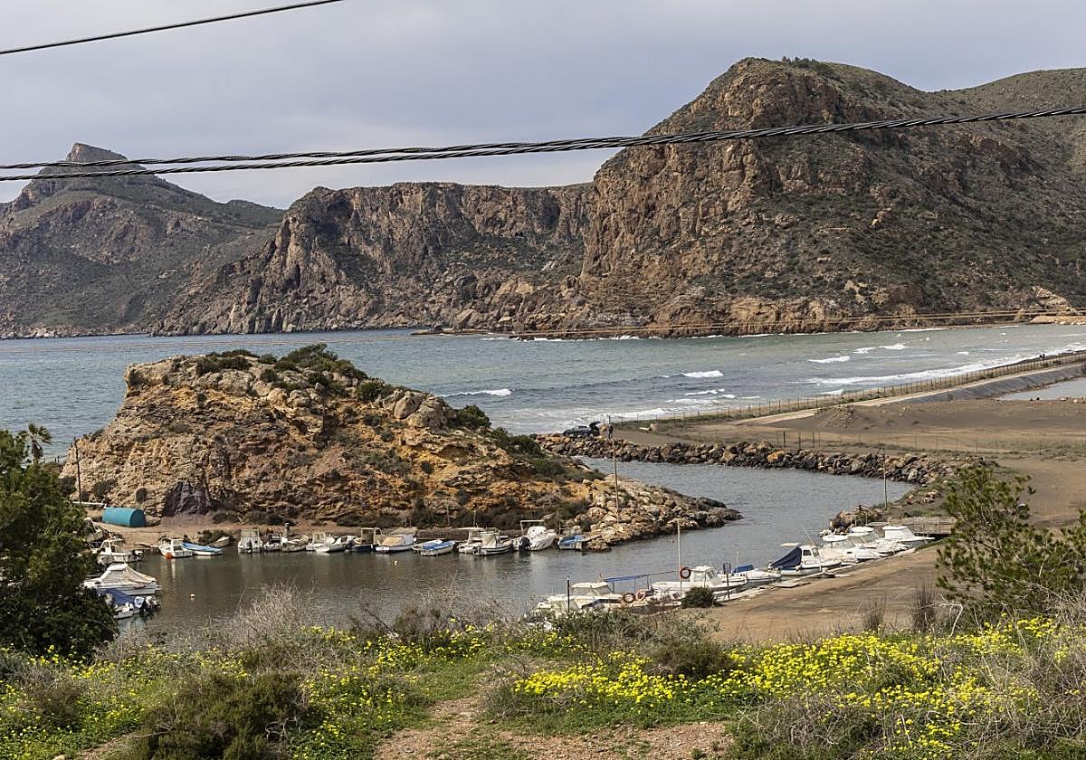 Estado actual del embarcadero junto a la playa de El Lastre y al este de la bahía colmatada de Portmán.