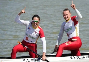 Viktoria Yarchevska (dcha) celebra la victoria junto a su compañera.