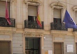 Fachada de los juzgados de Yecla, en una imagen de archivo.