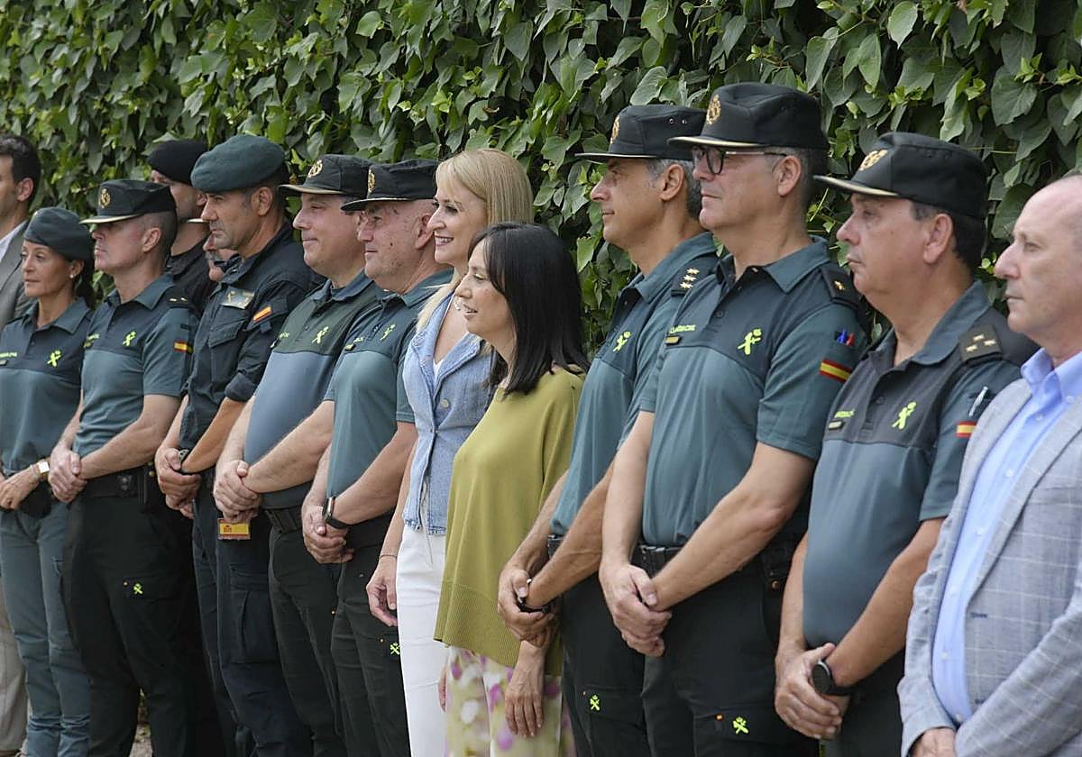 La directora general de la Guardia Civil, Mercedez González, durante una visita al cuartel de Torre Pacheco este martes.