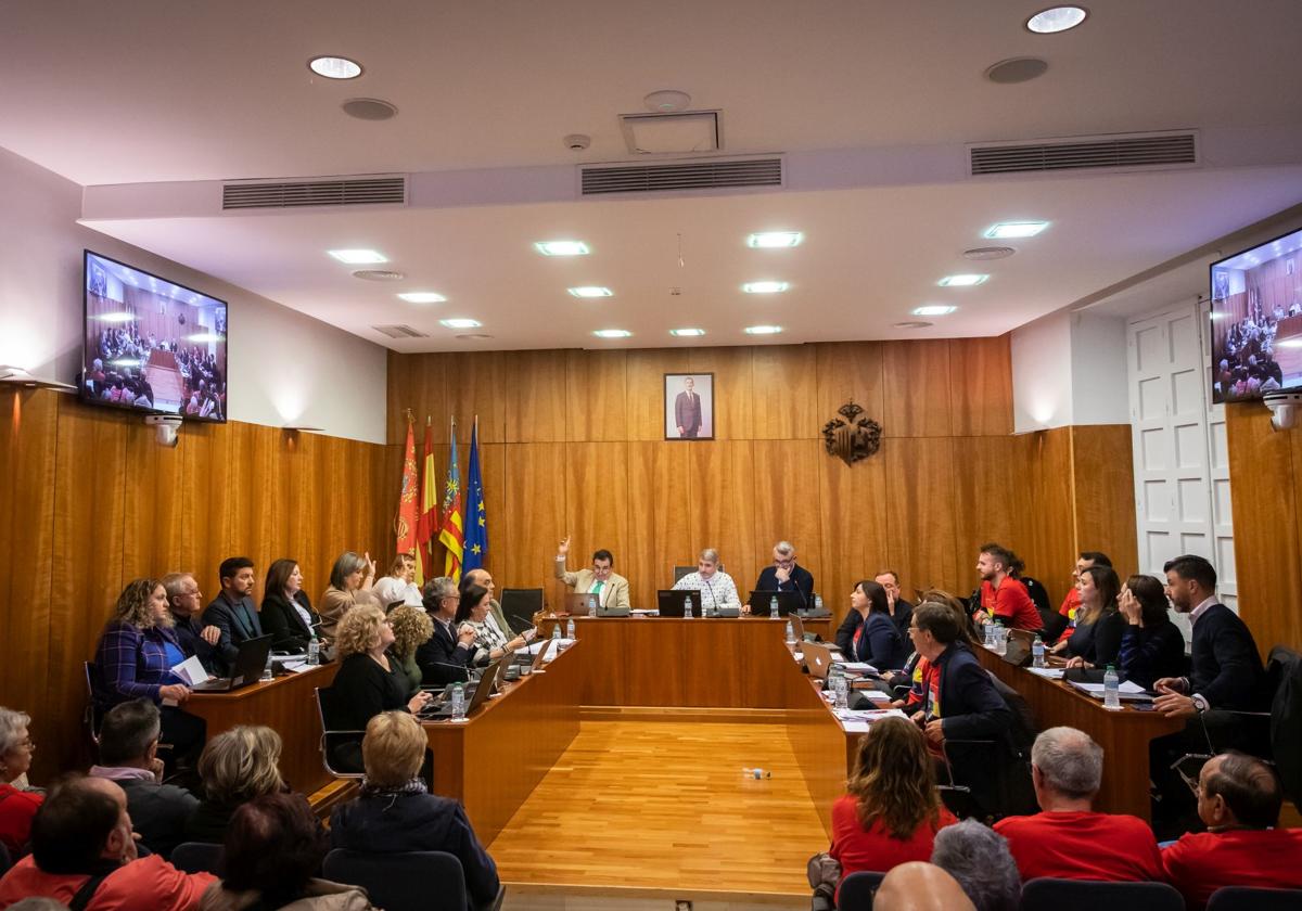 Imagen de archivo de un pleno en Orihuela.