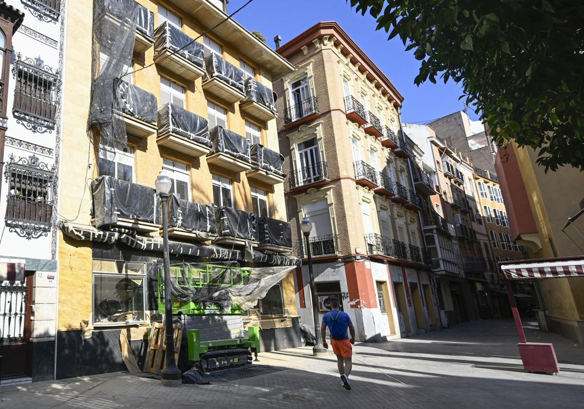 Fachada del restaurante La Tapa, todavía en obras, este jueves.