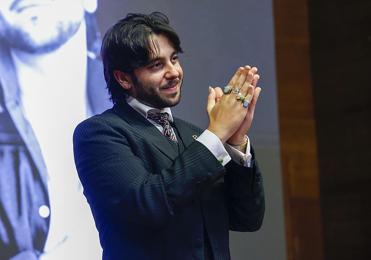 En imágenes, Yerai Cortés recibe el Castillete de Oro del Cante de las Minas