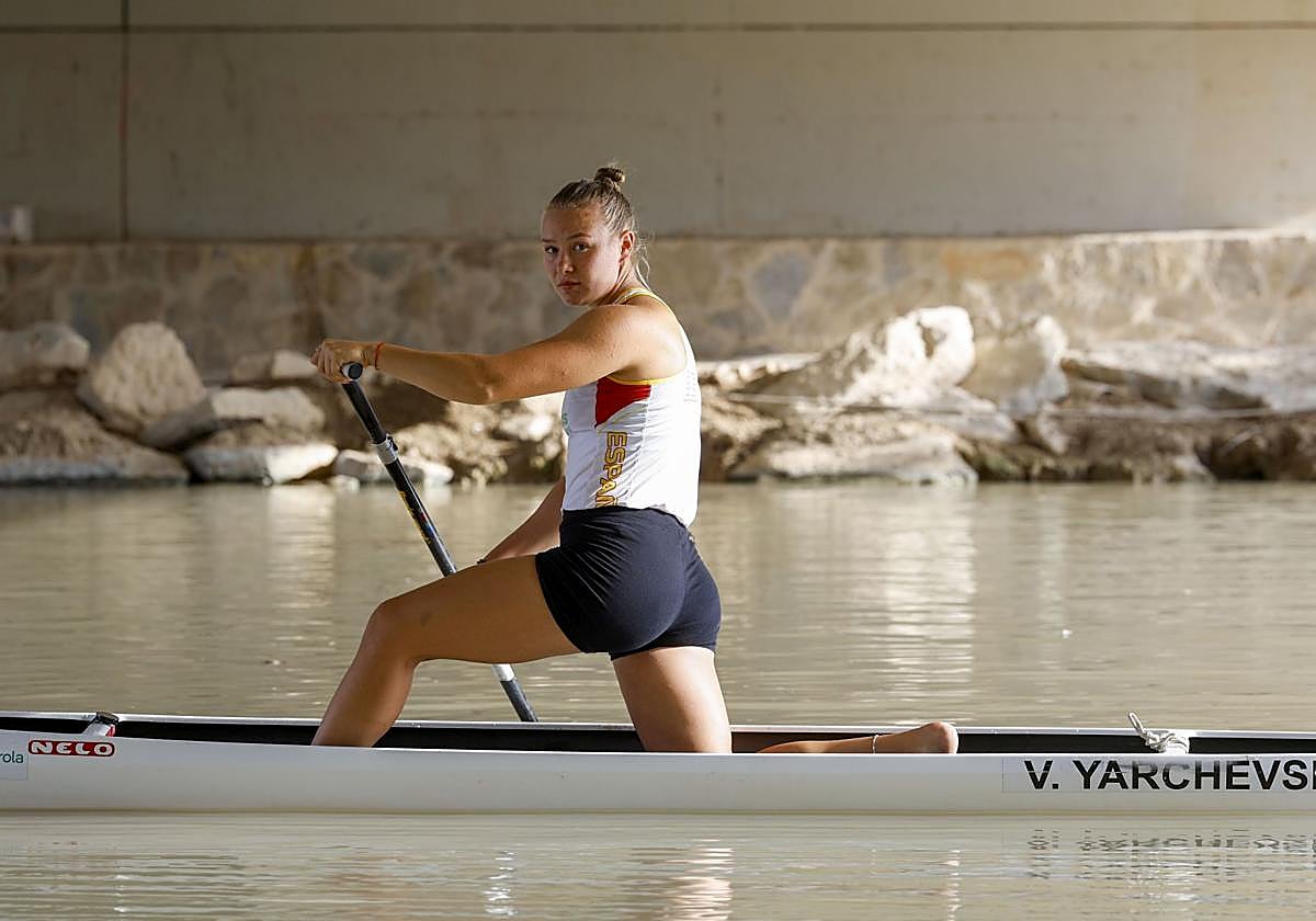 La hispanoucraniana Viktoria Yarchevska entrenando esta semana en el río Segura.