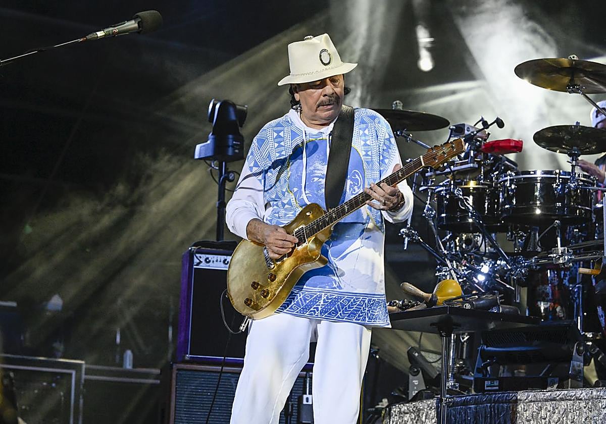 Carlos Santana, durante su concierto en Murcia.