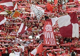 Ambiente en el estadio Enrique Roca en el partido entre el Real Murcia y el Nàstic de Tarragona disputado en el último 'playoff' a Segunda División.