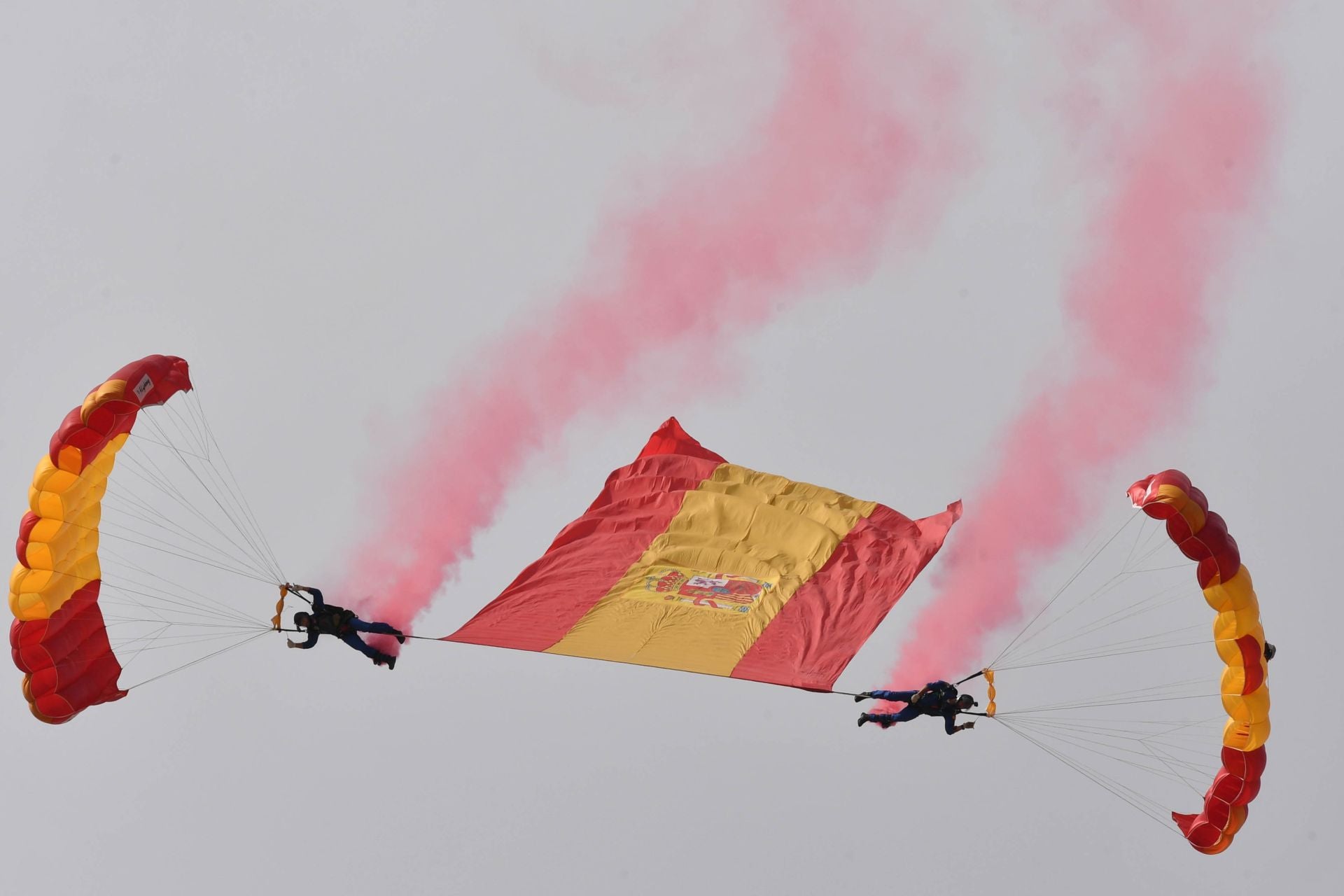 El cambio de mando en la Jefatura del Escuadrón de Zapadores Paracaidistas en la Base Aérea de Alcantarilla, en imágenes
