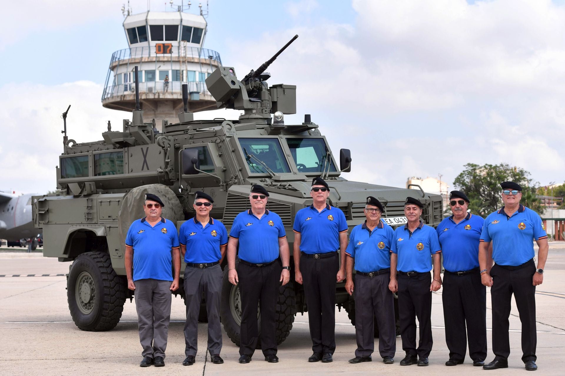 El cambio de mando en la Jefatura del Escuadrón de Zapadores Paracaidistas en la Base Aérea de Alcantarilla, en imágenes