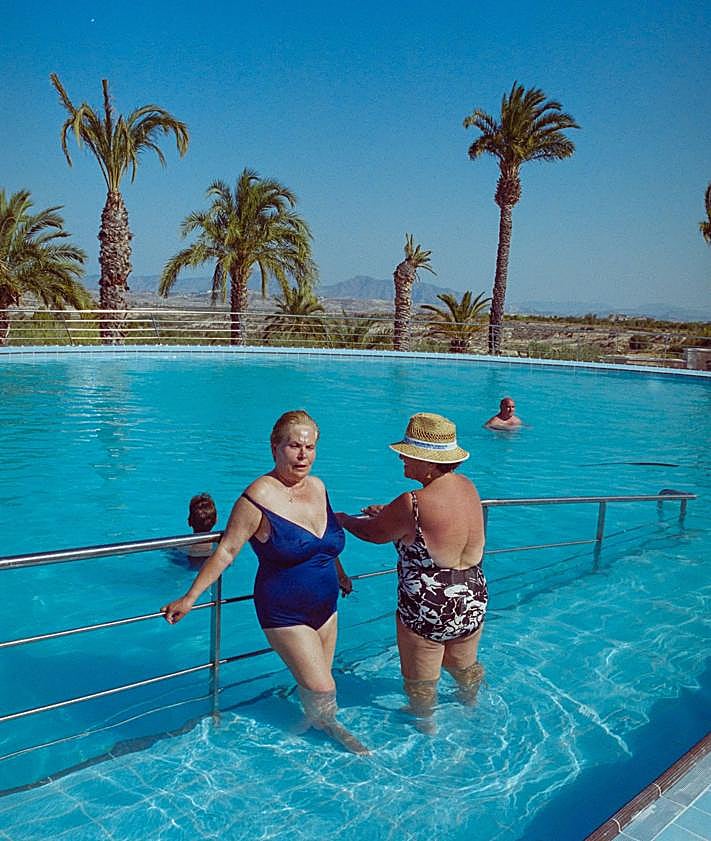 Imagen secundaria 2 - 1. Espinardo. Bañistas en las instalaciones de Espinardo, en Murcia (1999). 2. Campamentos. Participantes de una escuela de verano, en la piscina Murcia Parque (julio de 1999). 3. Balnearios. Imagen tomada en la inauguración de la piscina de Fortuna-Leana (9-07-1999).