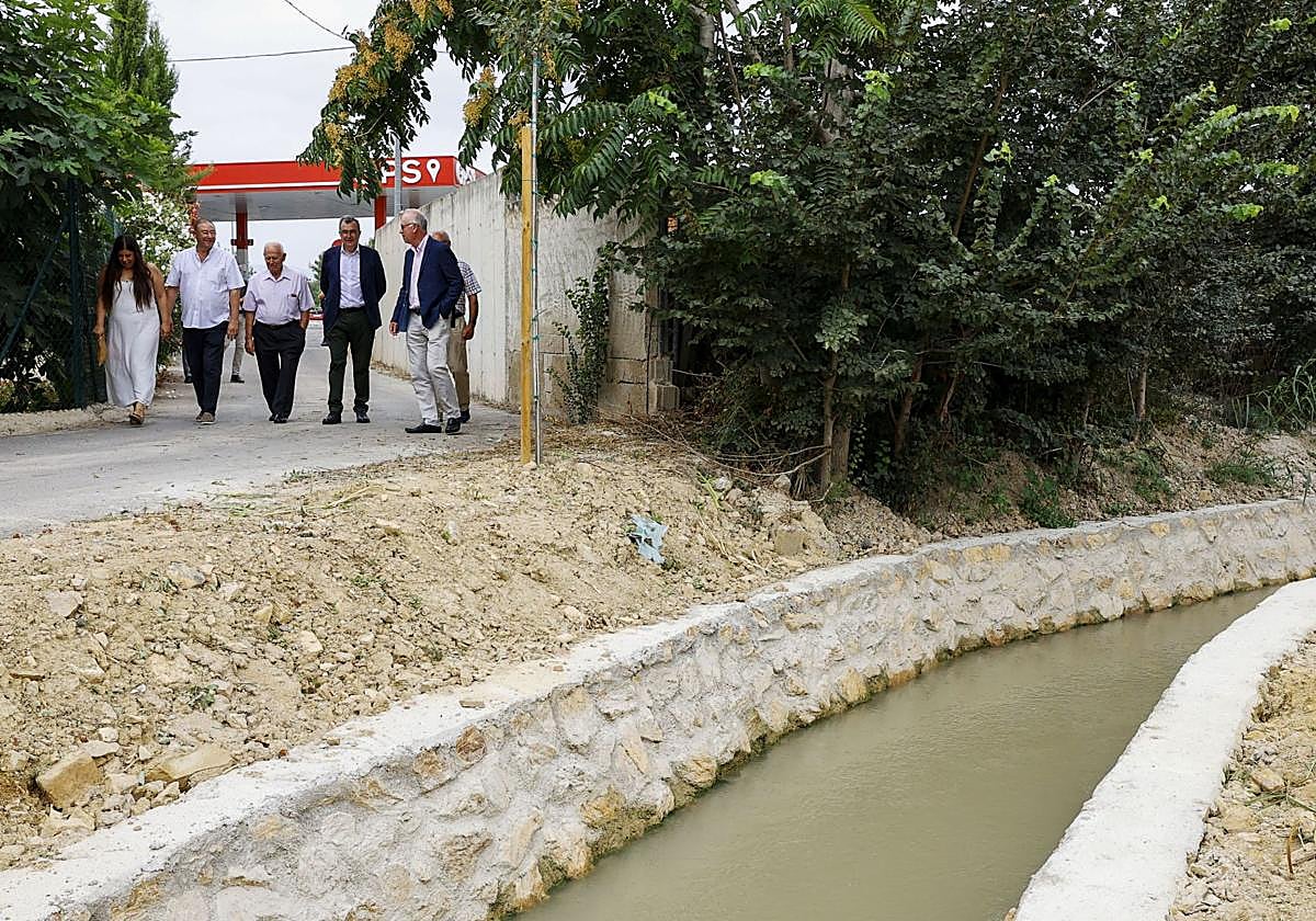 Presentación del borrador de la ordenanza en la acequia Benetúcer a su paso por Llano de Brujas.