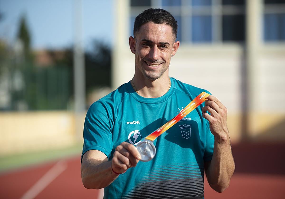 Sergio López Barranco, este martes en el CAR de Los Narejos, con la medalla de plata lograda en el Nacional.