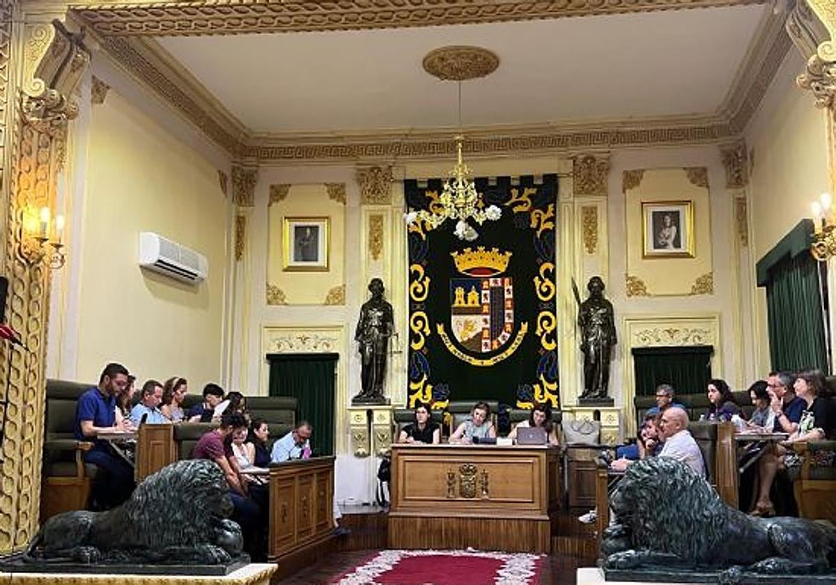 La corporación municipal de Jumilla reunida en un Pleno anterior.
