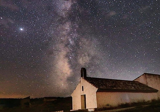 Fotografía nocturna desde la ermita de los Poyos de Celda.