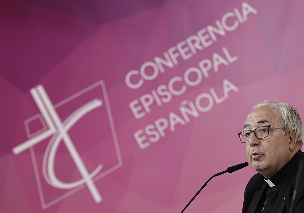 El portavoz de la Conferencia Episcopal Española, César García Magán, en una comparecencia ante los medios de comunicación.