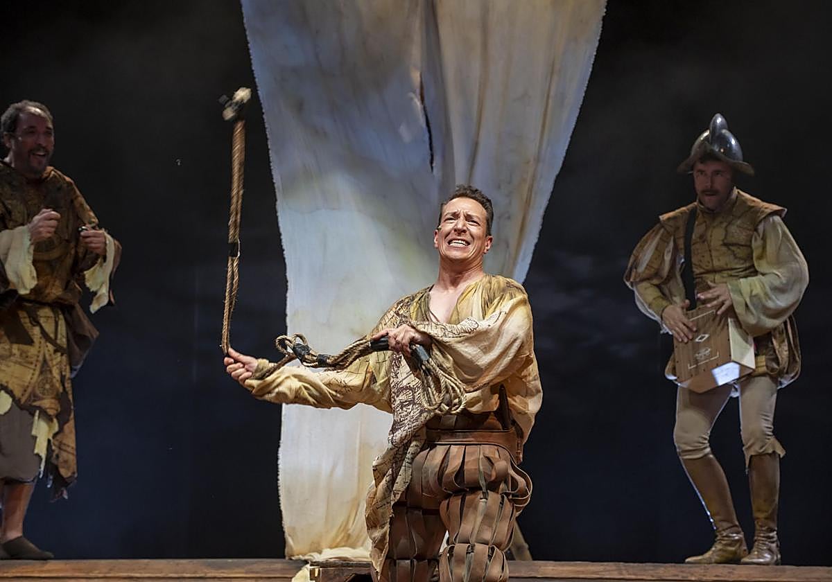 Los intérpretes de 'La Desconquista', sobre el escenario del Auditorio Parque Almansa de San Javier.