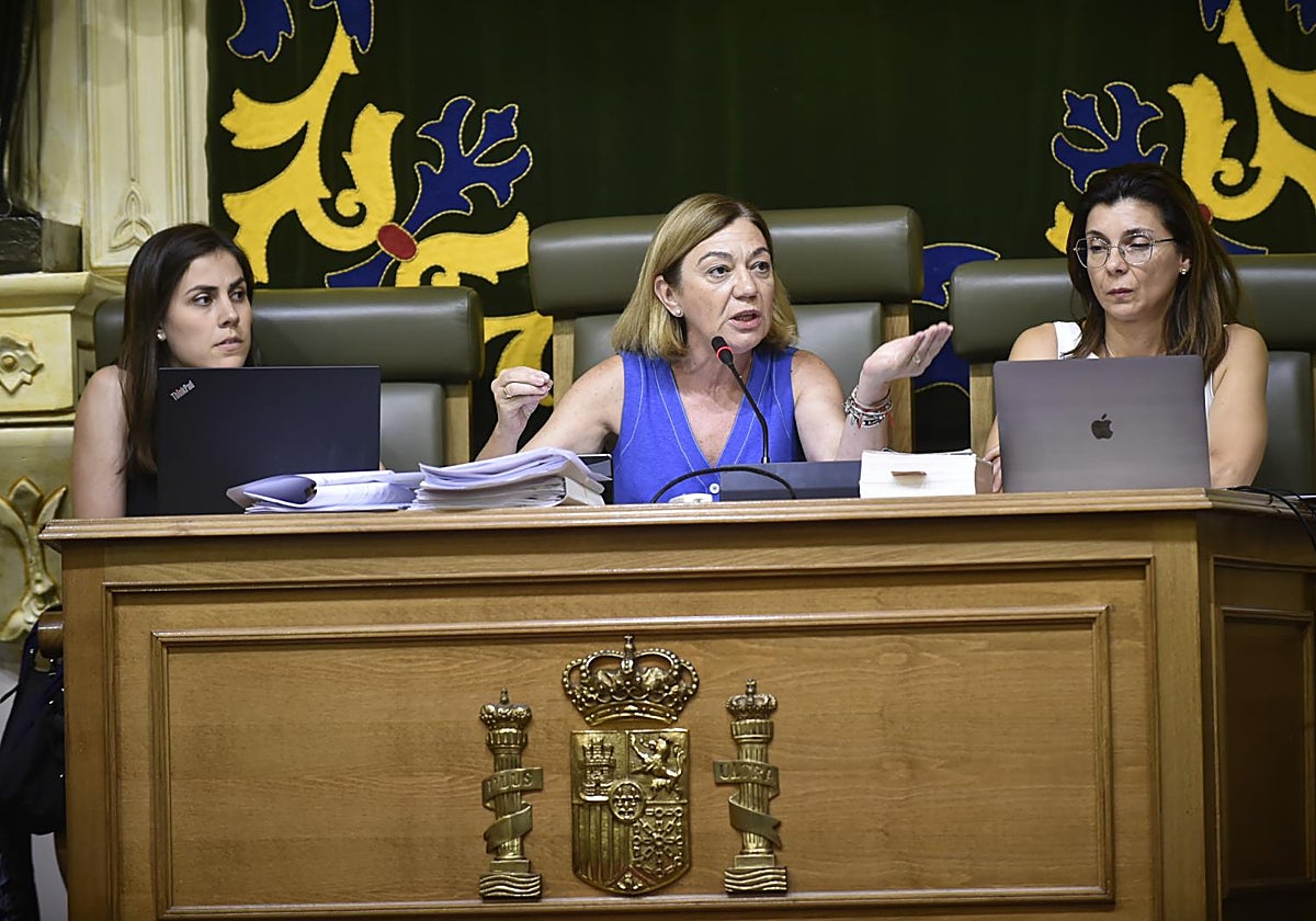 Severa González, alcaldesa de Jumilla, en el Pleno municipal celebrado el miércoles 6 de agosto en el que se aprobó el Presupuesto de 2025.