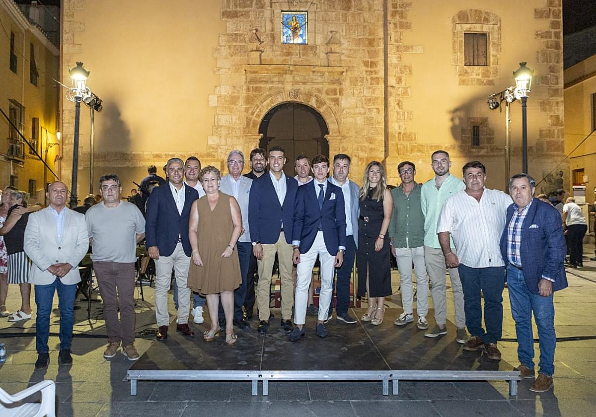 Foto de familia tras la presentación de la feria taurina de San Roque de Blanca esta semana.