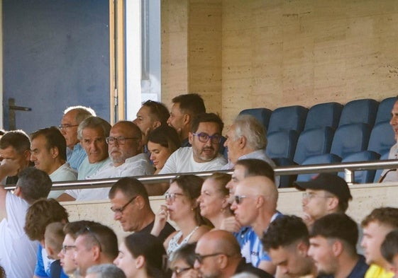 De izquierda a derecha, Víctor Alonso, Javi Hernández, Sivori, Breis, la mujer de Belmonte, Paco Belmonte y Alfonso García.
