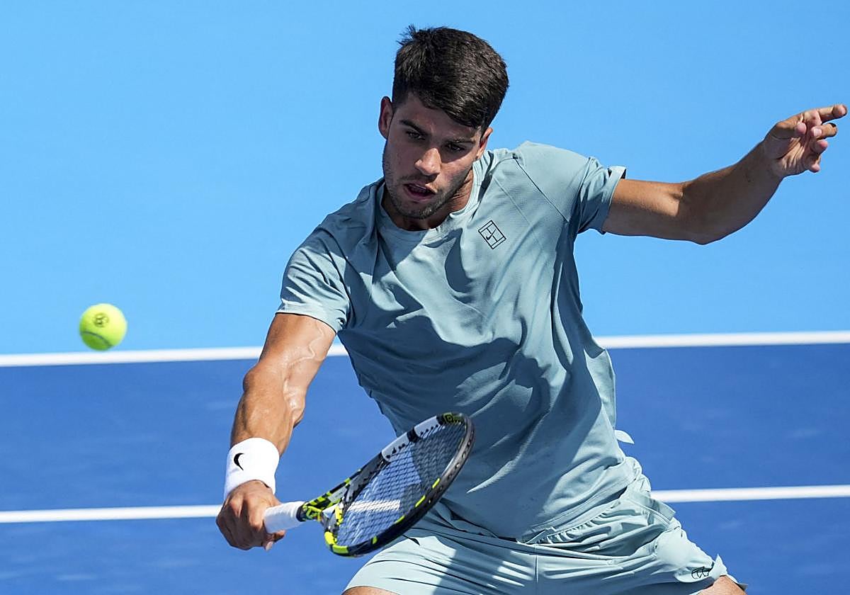Carlos Alcaraz, durante el enfrentamiento contra Dzumhur.