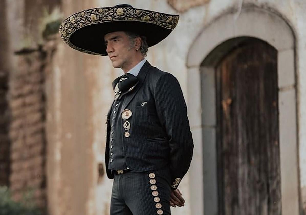 El cantante mexicano Alejandro Fernández con el traje de charro.