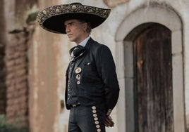 El cantante mexicano Alejandro Fernández con el traje de charro.