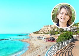 Cualquier destino de verano debe incluir la costa para la catedrática de Bioquímica Estrella Núñez, apasionada del sol y el mar.