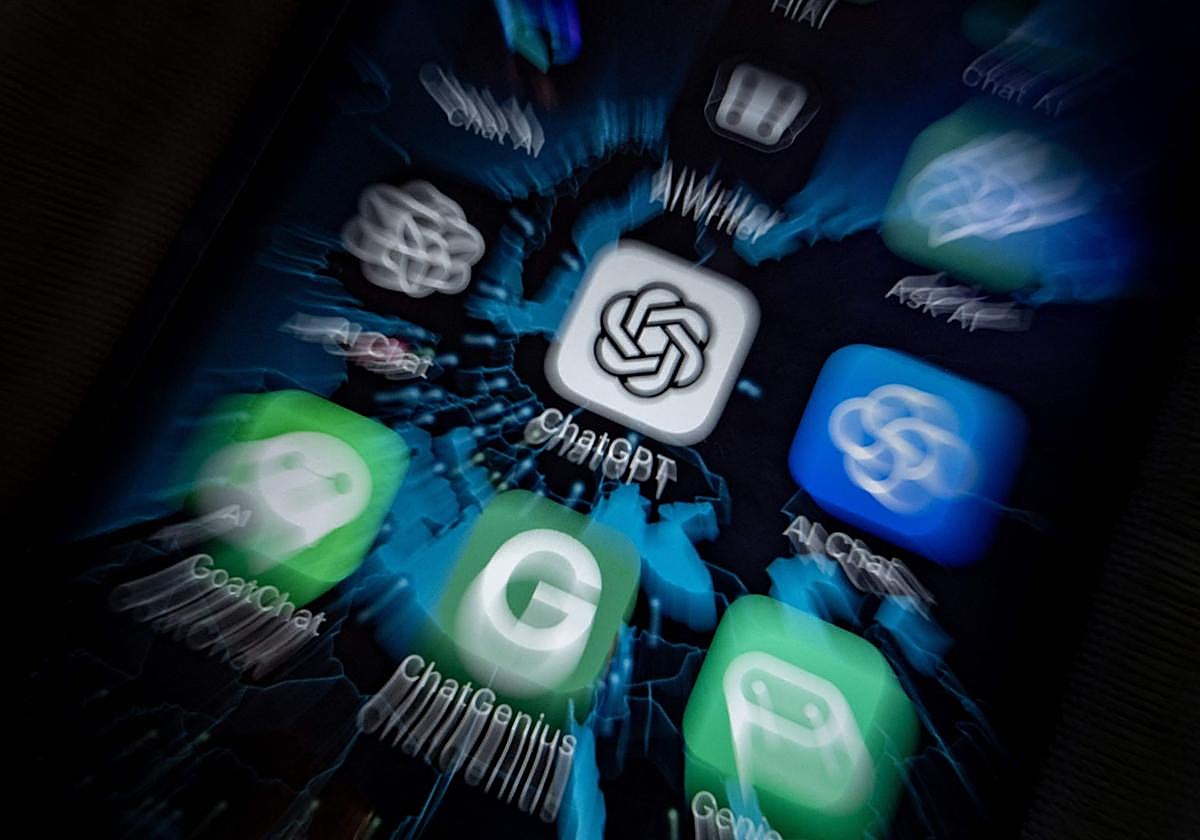 La aplicación de ChatGPT en la pantalla de un móvil.