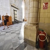 Imagen de uno de los extintores ubicados en el interior del templo para reaccionar de forma rápida ante un fuego.