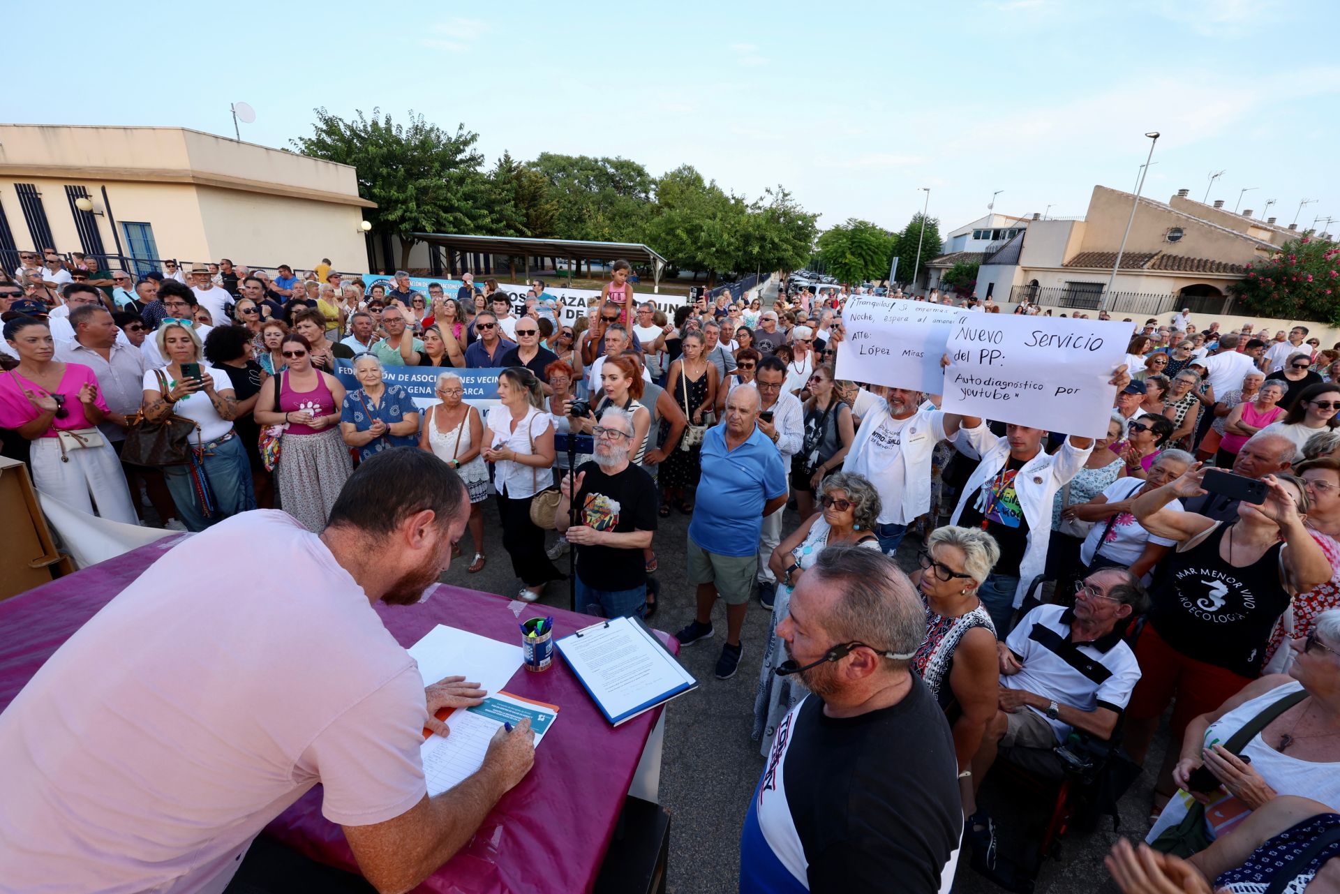 En imágenes, la concentración contra la planta incineradora de restos sanitarios en Los Alcázares