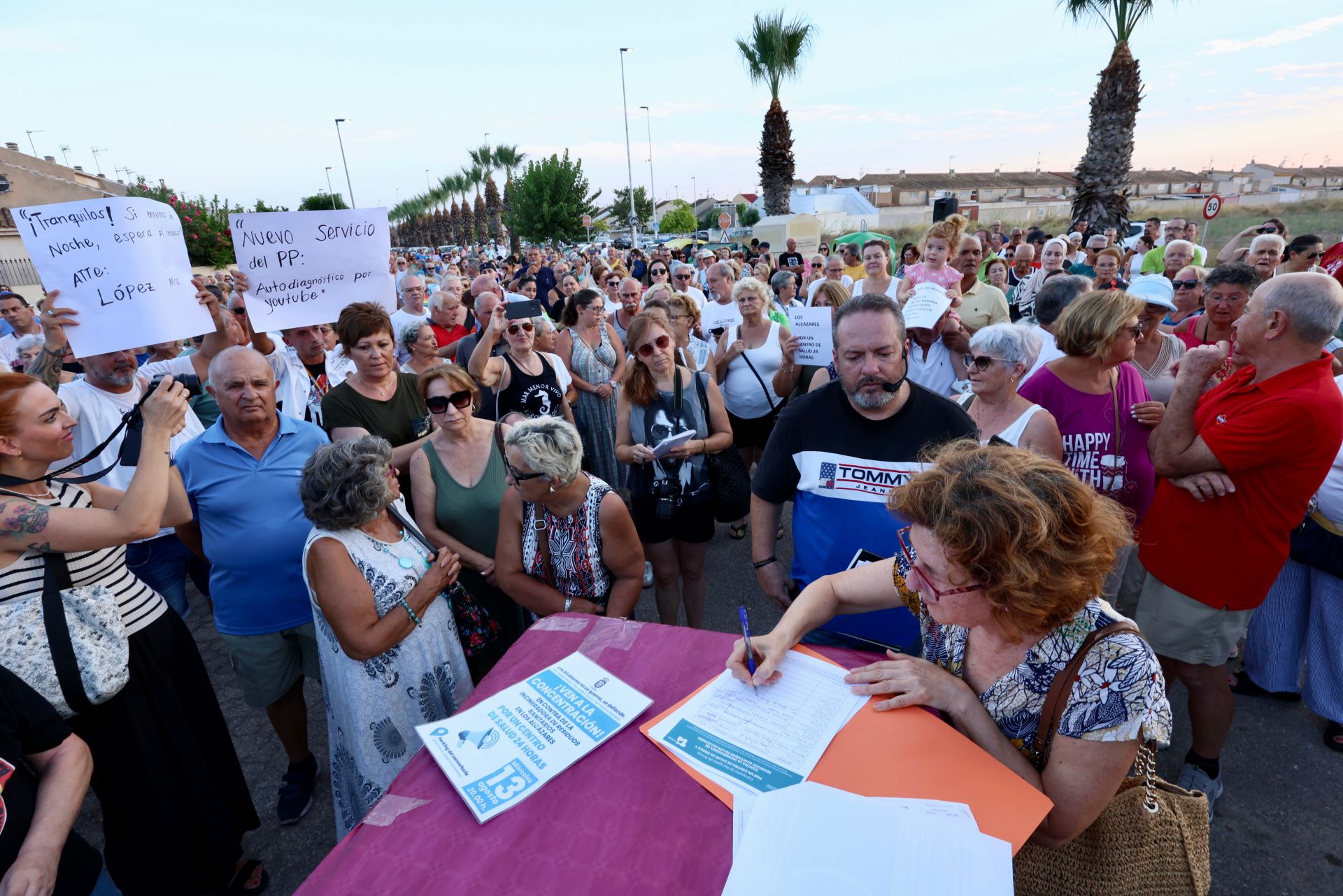 En imágenes, la concentración contra la planta incineradora de restos sanitarios en Los Alcázares