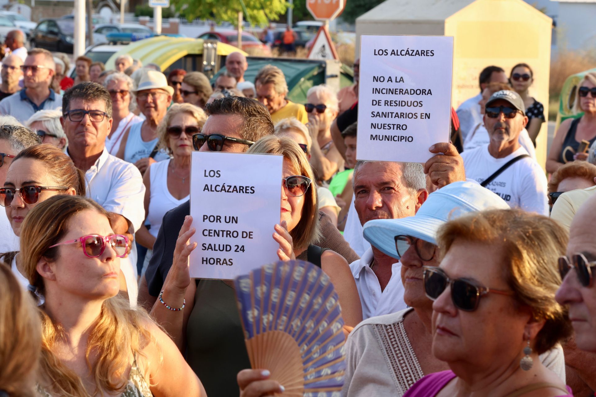 En imágenes, la concentración contra la planta incineradora de restos sanitarios en Los Alcázares