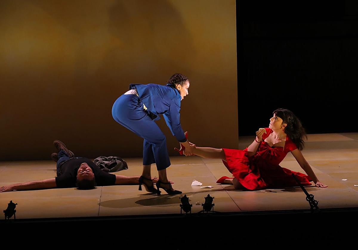 El montaje de la prestigiosa compañía de teatro contemporáneo Cheek by Jowl, dirigida por Declan Donnellan, sorprendió en San Javier.