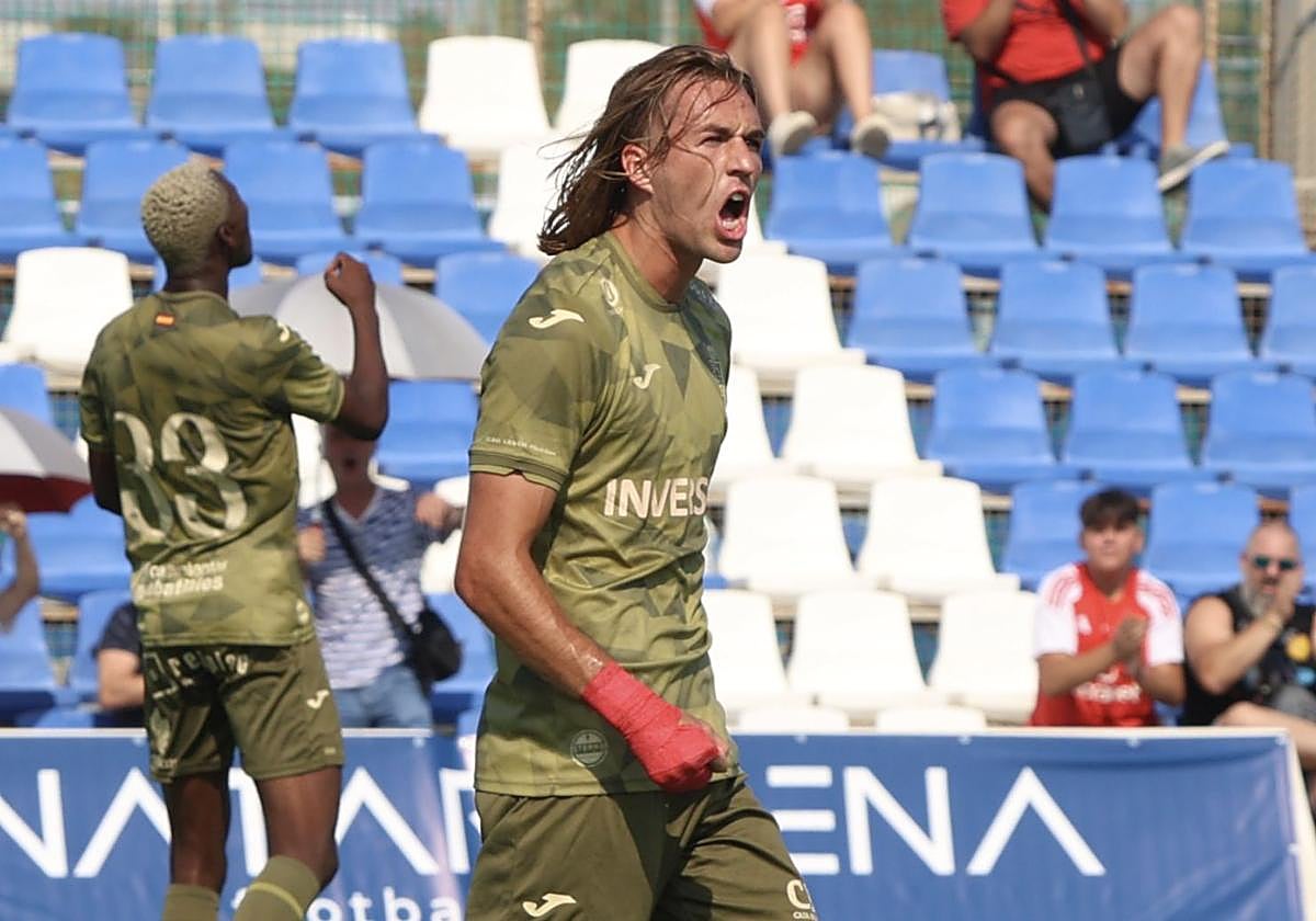 Pedro Benito celebra un gol contra el Melilla.