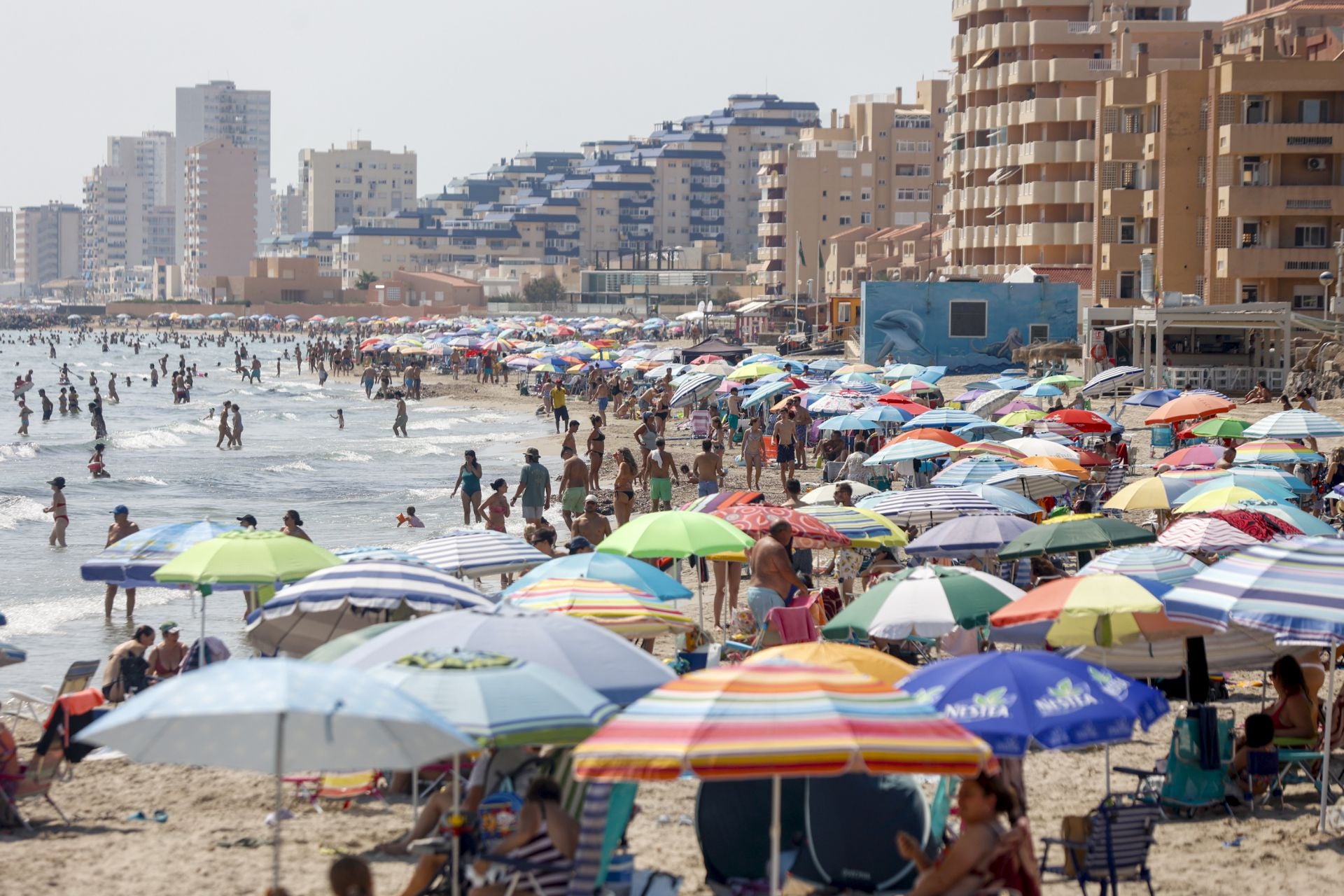 En imágenes, las playas de La Manga y Cabo de Palos se llenan en el puente de agosto