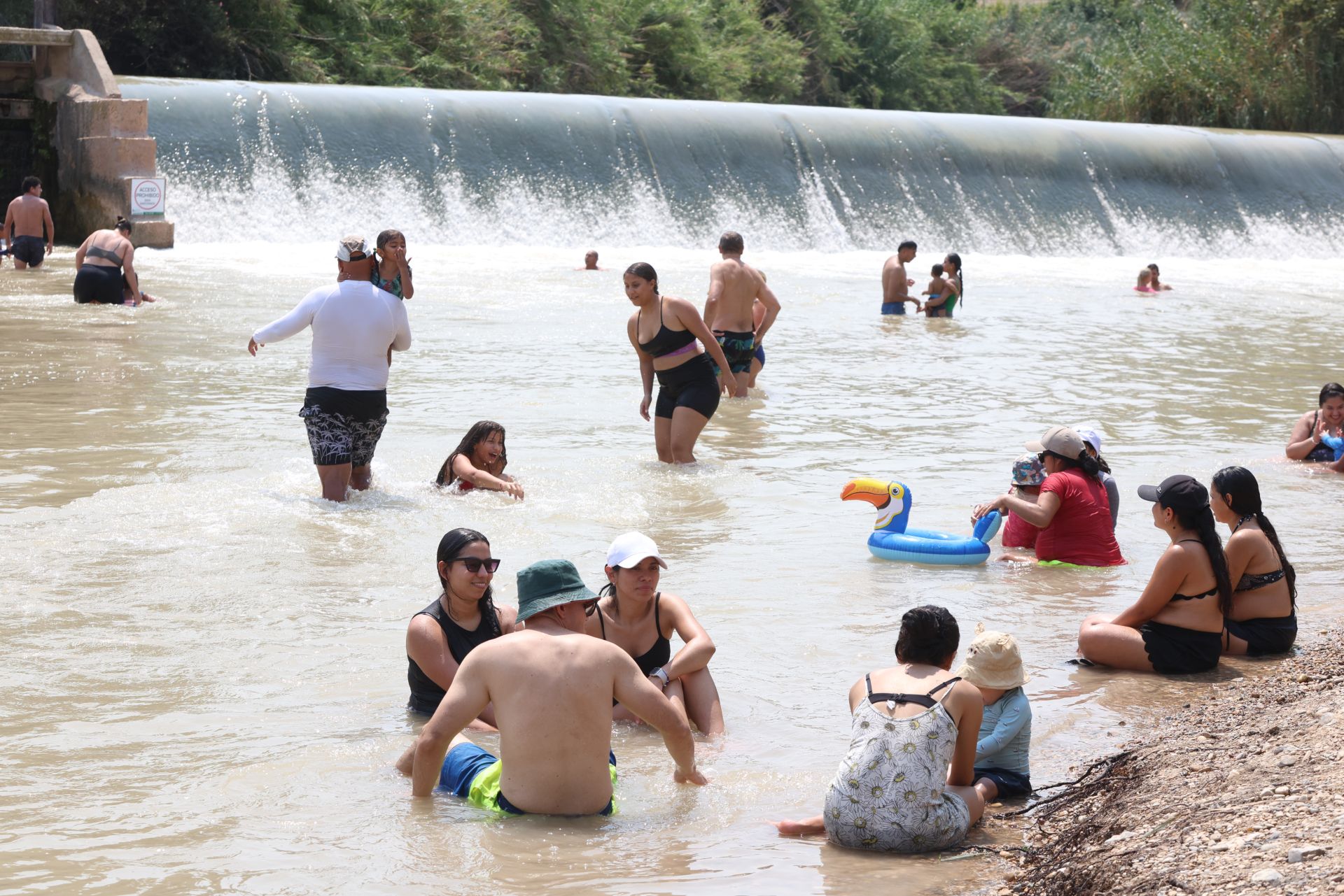 En imágenes, los ríos de la Región de Murcia se convierten en refugio contra la ola de calor