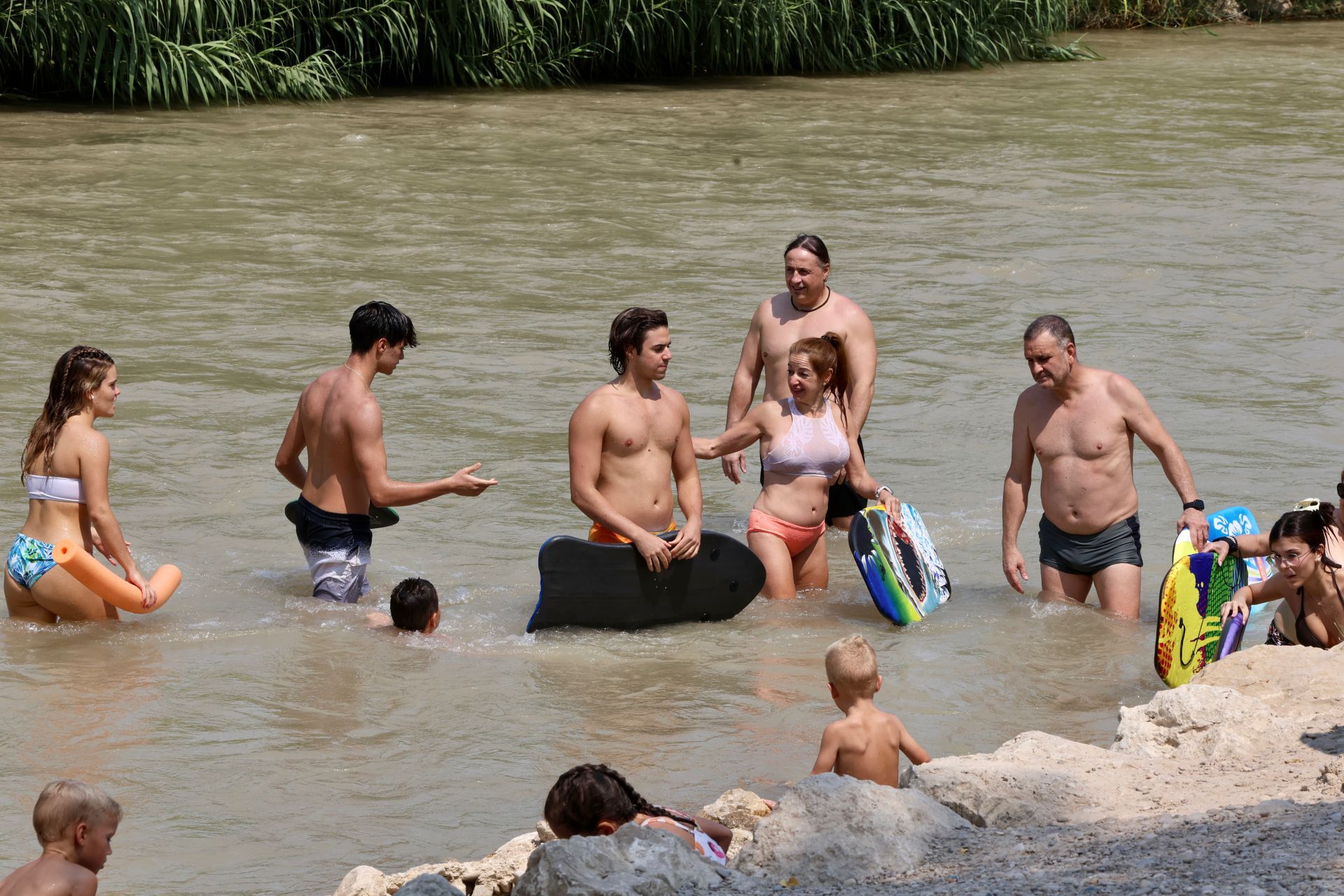 En imágenes, los ríos de la Región de Murcia se convierten en refugio contra la ola de calor