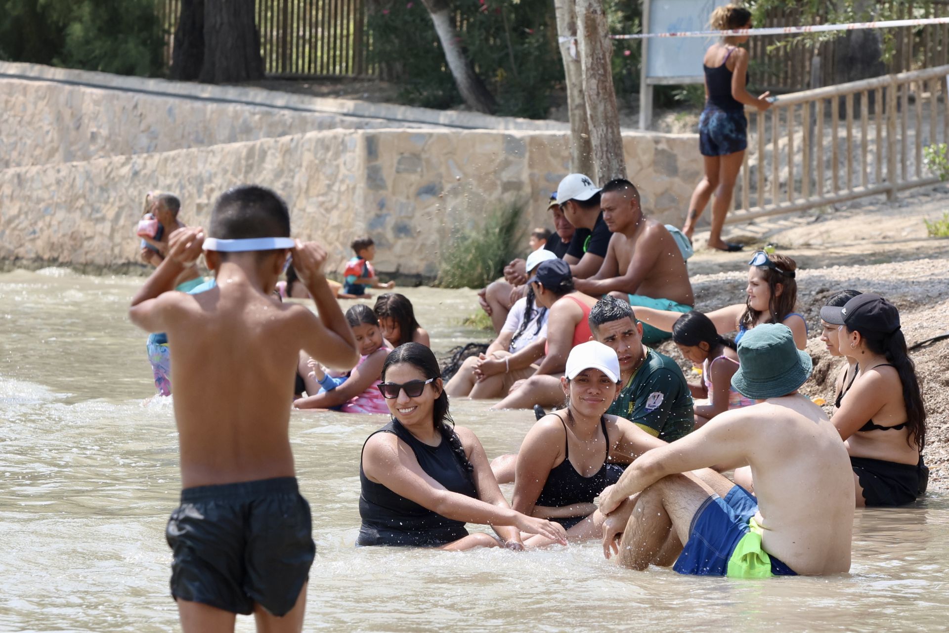 En imágenes, los ríos de la Región de Murcia se convierten en refugio contra la ola de calor