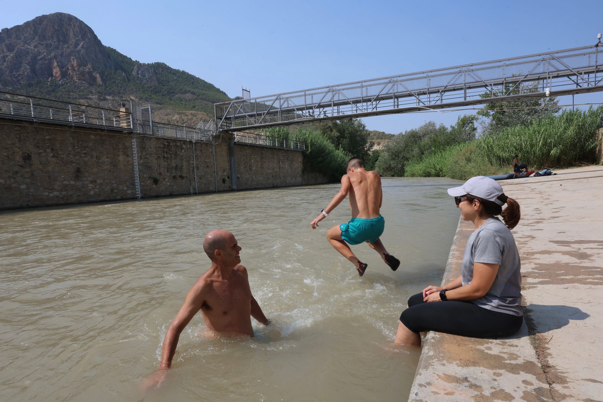 En imágenes, los ríos de la Región de Murcia se convierten en refugio contra la ola de calor