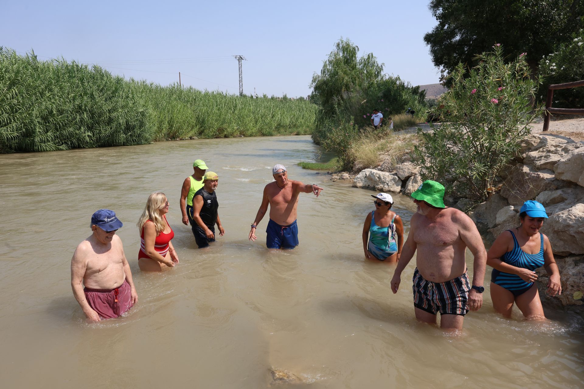 En imágenes, los ríos de la Región de Murcia se convierten en refugio contra la ola de calor