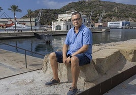 Uno de los lugares favoritos del escritor es la cola de Ballena en el puerto de Cartagena, junto al Museo Naval.